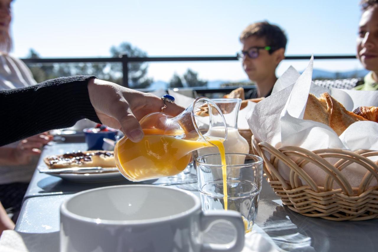 Les Arbousiers Village Hotel Provencal La Roquebrussanne Dış mekan fotoğraf