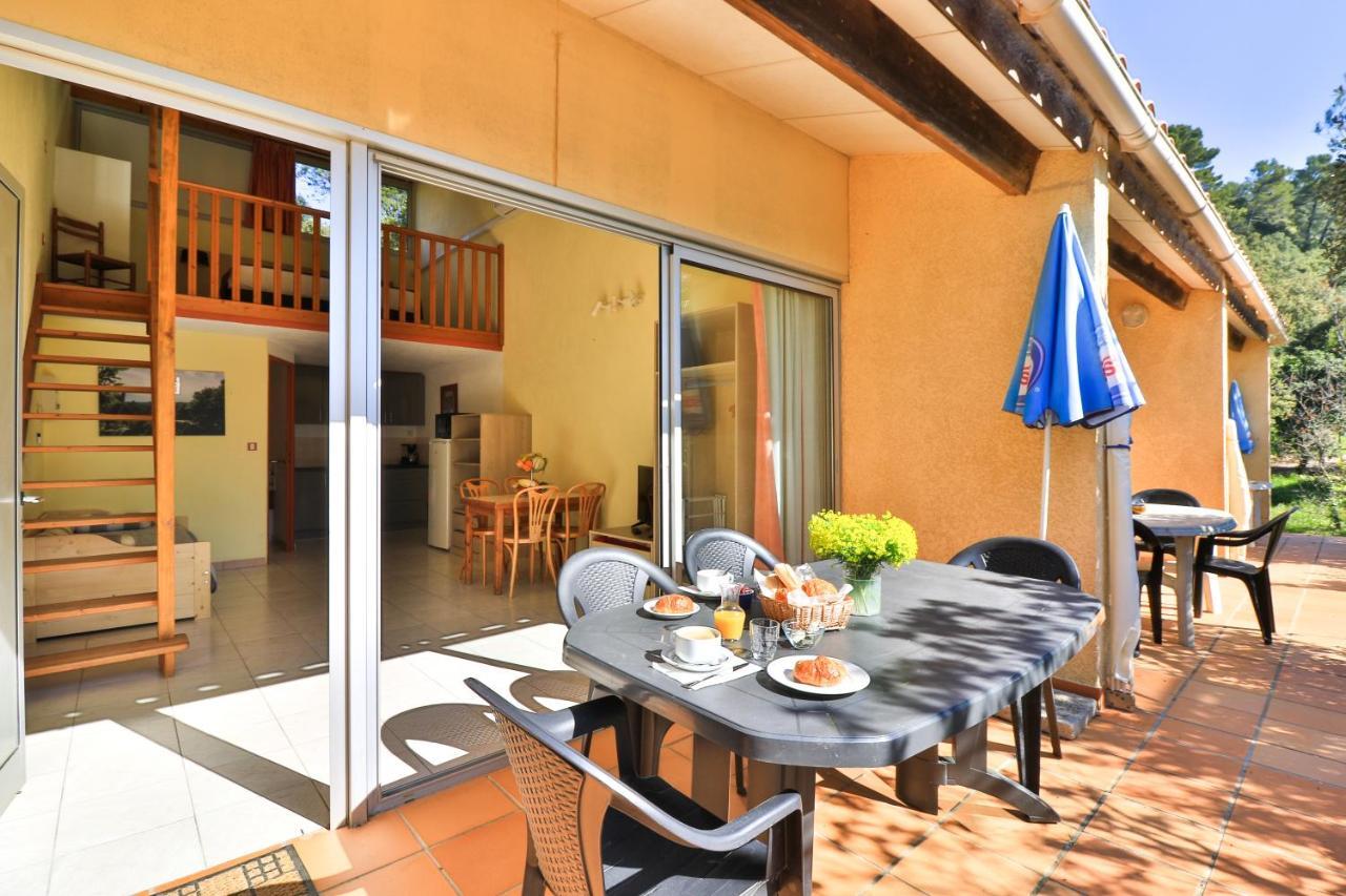 Les Arbousiers Village Hotel Provencal La Roquebrussanne Dış mekan fotoğraf