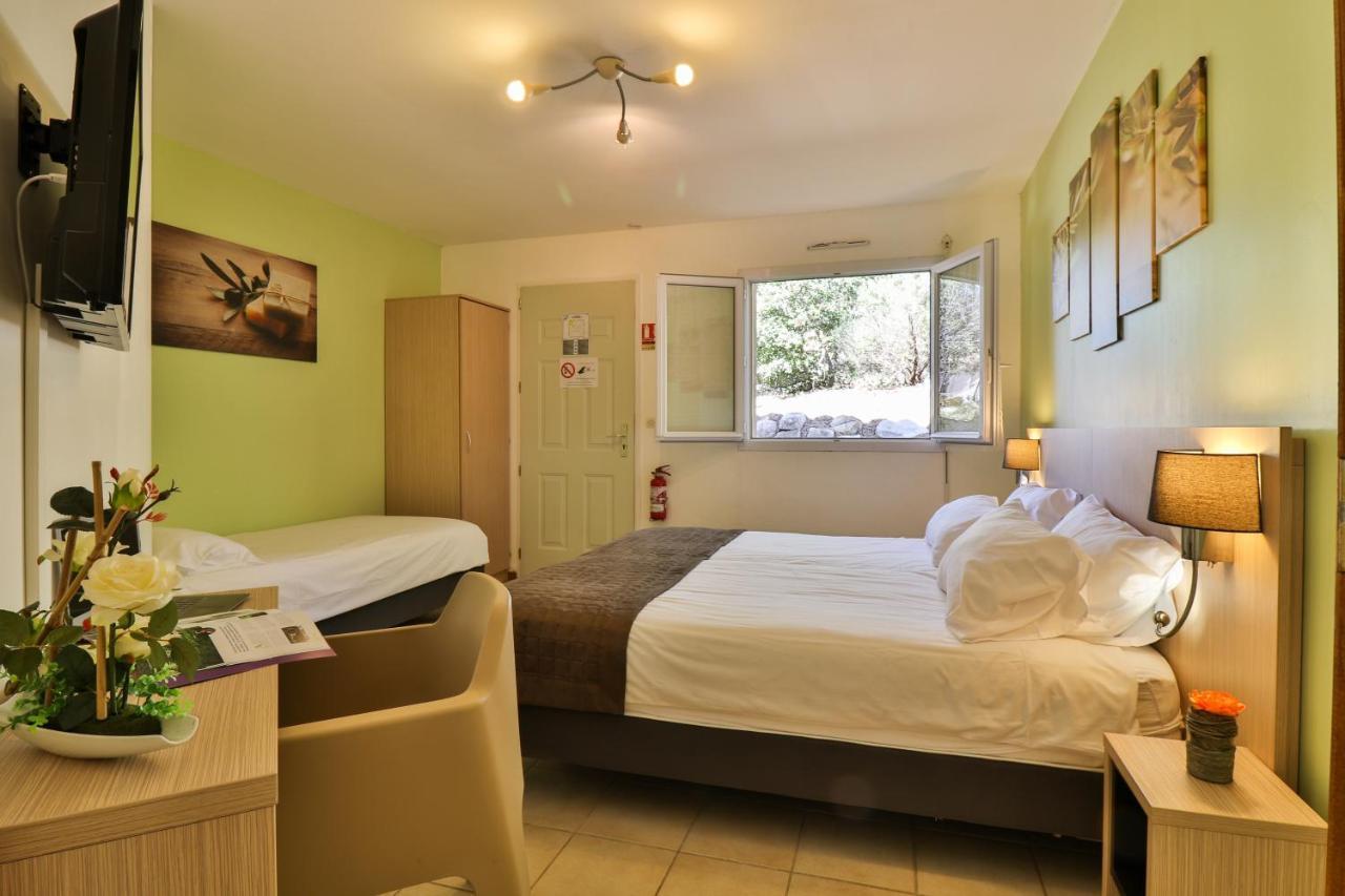 Les Arbousiers Village Hotel Provencal La Roquebrussanne Dış mekan fotoğraf