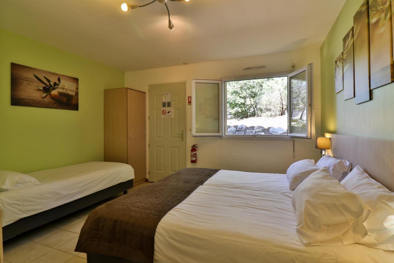Les Arbousiers Village Hotel Provencal La Roquebrussanne Dış mekan fotoğraf