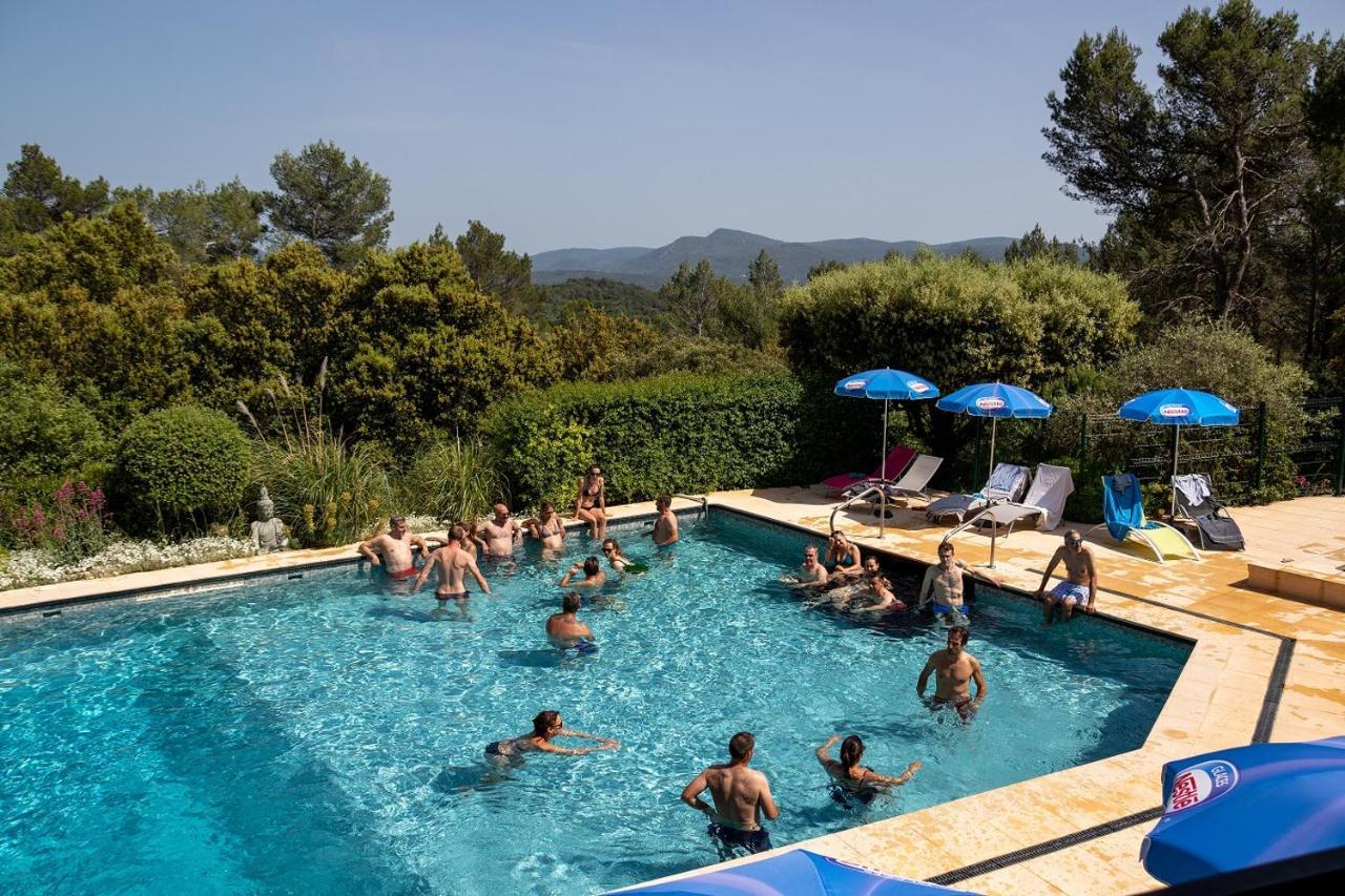 Les Arbousiers Village Hotel Provencal La Roquebrussanne Dış mekan fotoğraf