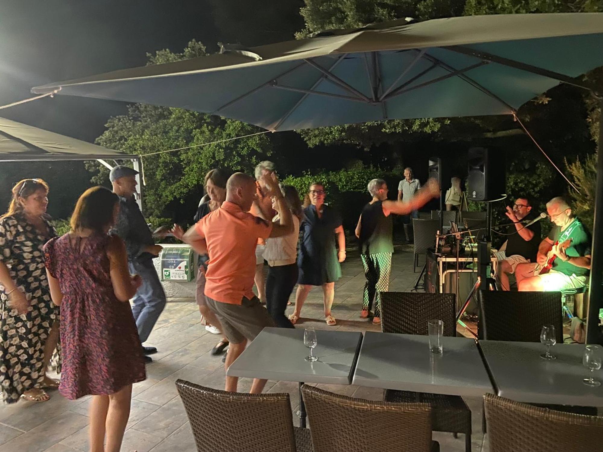 Les Arbousiers Village Hotel Provencal La Roquebrussanne Dış mekan fotoğraf