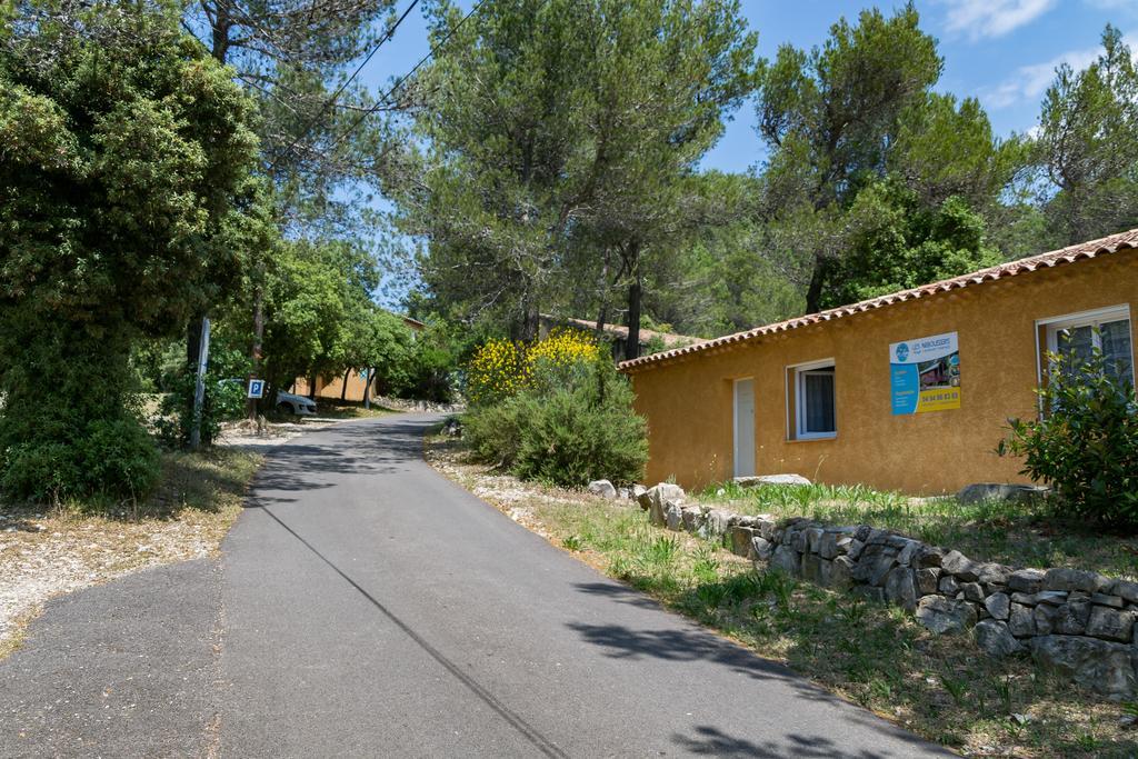 Les Arbousiers Village Hotel Provencal La Roquebrussanne Dış mekan fotoğraf