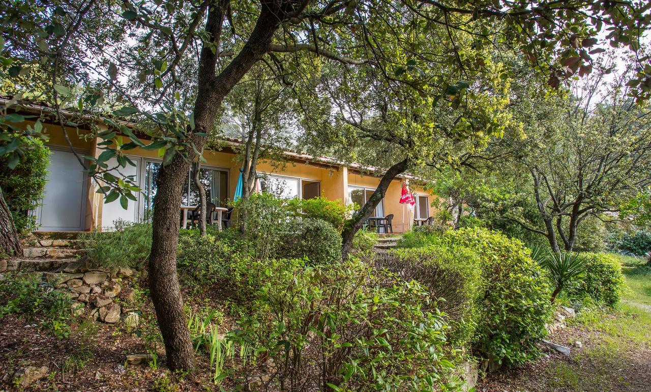 Les Arbousiers Village Hotel Provencal La Roquebrussanne Dış mekan fotoğraf